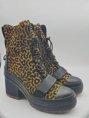 Converse Women’s All Stars Gr82 Leopard Platform Boots Size 8.5